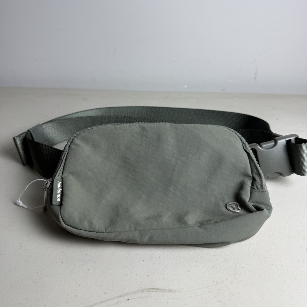 Lululemon Everywhere Belt Bag 1L Grey Sage Adjustable Crossbody Strap Waists/Hip - Picture 4 of 7